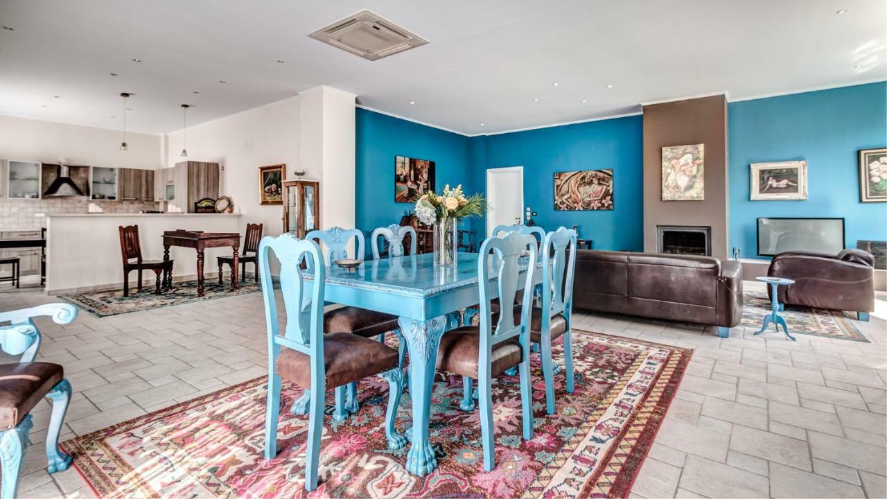 Villa Intemella Kompitsion Ngoại thất bức ảnh